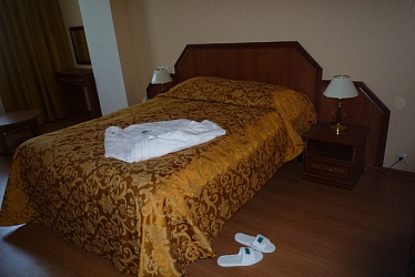 ����� ����