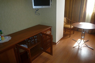 ����� ����