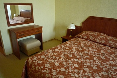 ����� ����