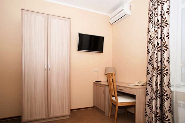 �����-������������8