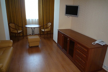 ����� ����