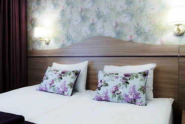 �������-�������