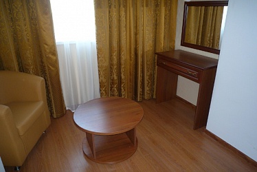 ����� ����