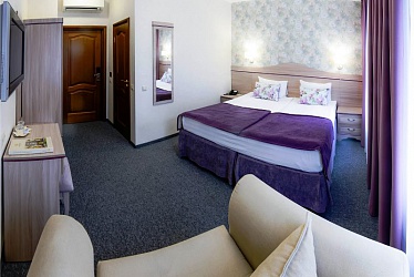 �������-�������