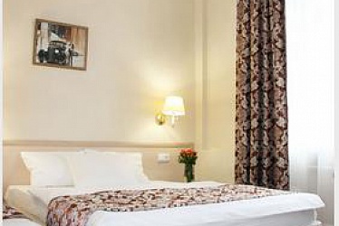 ����� ,����- �������� -1