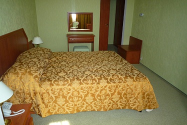 ����� ����